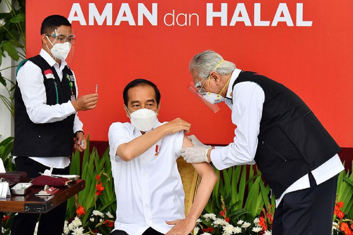 Jokowi: Pekan Depan Mulai Vaksinasi Covid-19 untuk Petugas Pelayanan Publik