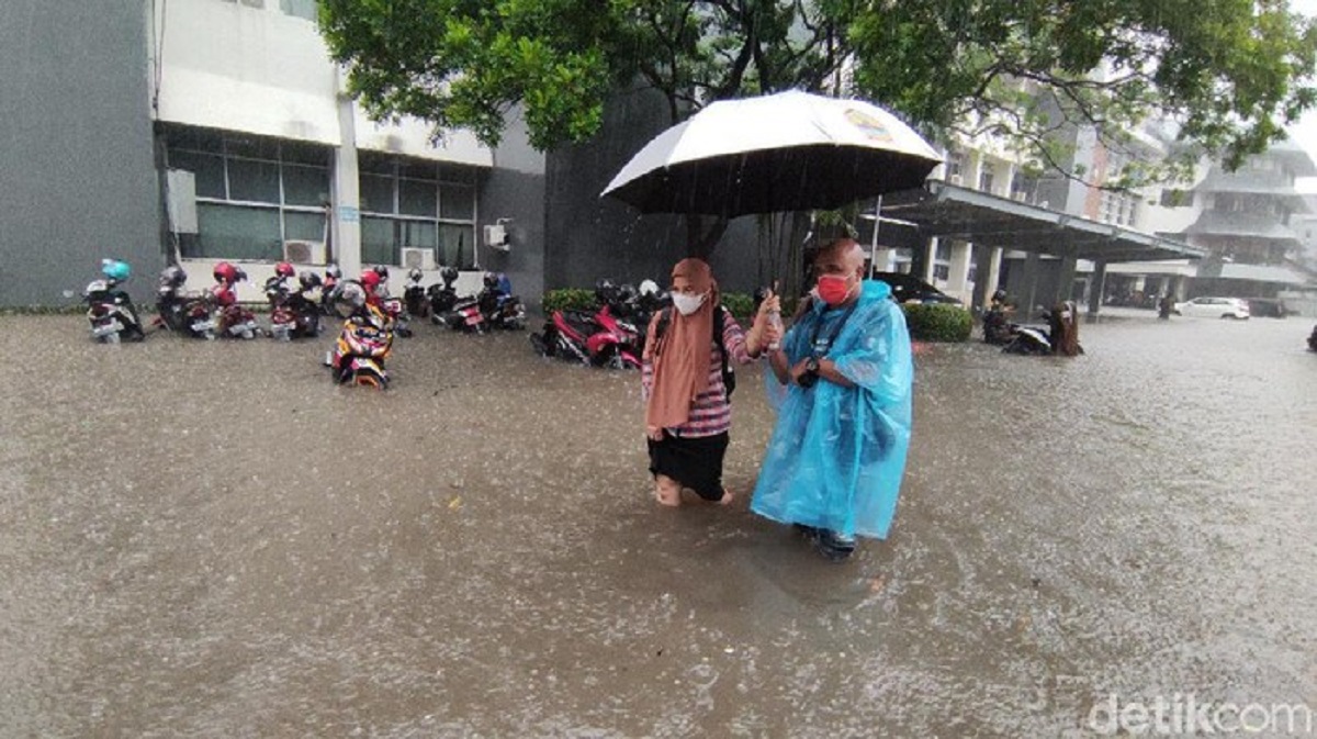 Hujan Lebat, Kompleks Kantor Gubernur Jateng Kebanjiran