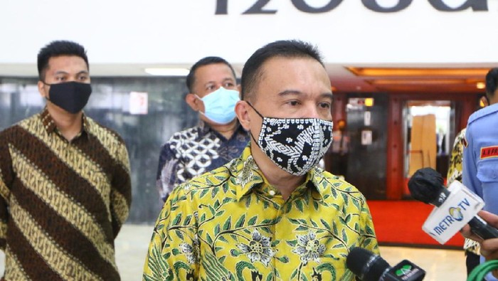 PPKM Darurat, Pimpinan DPR Minta Pemerintah Larang WNA Masuk Indonesia