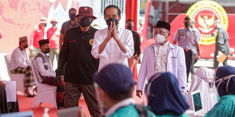 Tinjau Vaksinasi Door To Door Di Cirebon, Jokowi Apresiasi Kerja Keras BIN