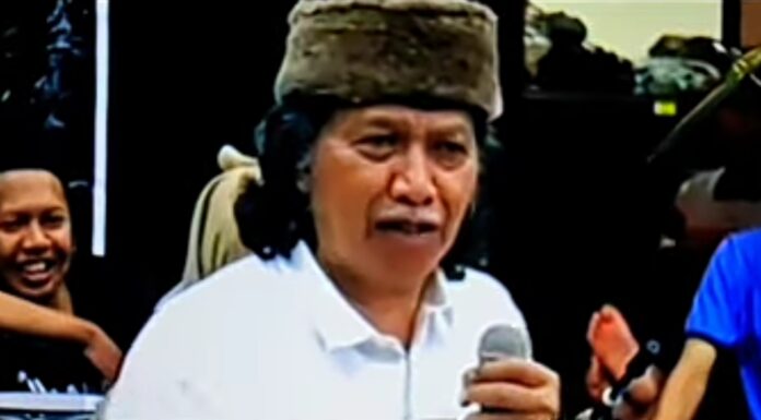 Ajak Rakyat Tak Benci Jokowi, Cak Nun: Dia Harusnya Dikasihani