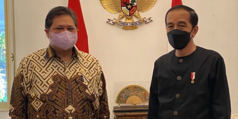 Mesra dengan Jokowi yang Kader PDIP, Bukti Airlangga Hartarto adalah Politisi Jenius