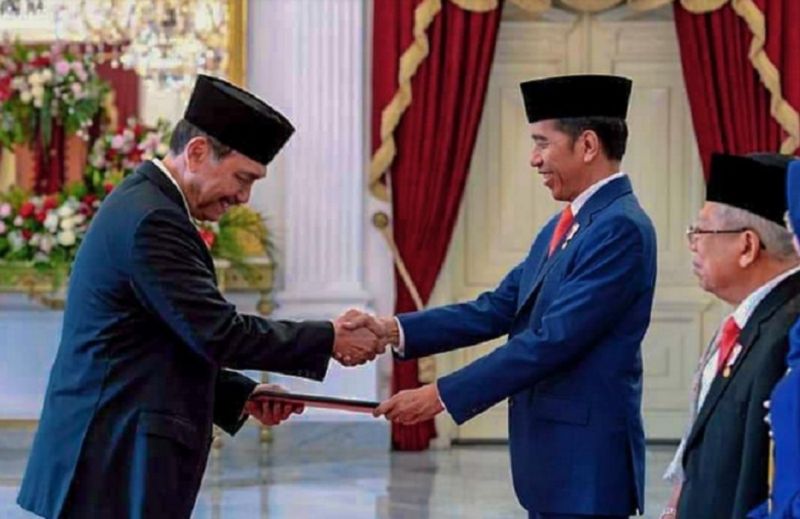 Jokowi Minta Luhut Siapkan Masyarakat Hidup Berdampingan dengan Covid-19