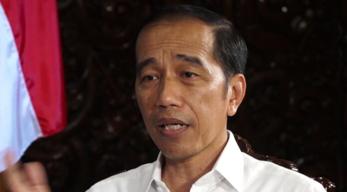 Natalius Pigai Sebut Orang Jahat kepadanya sudah Mati Semua, Netizen: Kok Tag Jokowi?