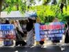 Ibu-ibu Pencinta HRS di Lampung Sambut Jokowi dengan Poster 'Bebaskan HRS', Langsung Dibawa ke Kantor Polisi
