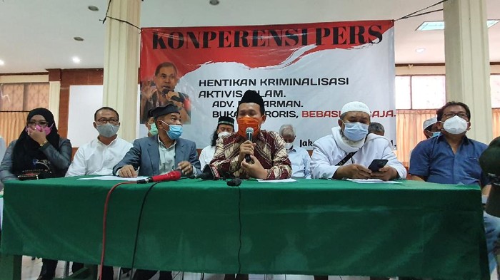 Sahabat Minta Jokowi Bebaskan Munarman dari Tahanan