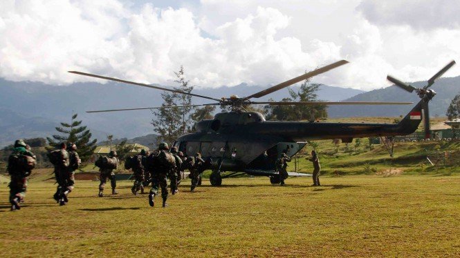 Helikopter TNI Ditembaki KKB di Kiwirok, Evakuasi Nakes Dihentikan