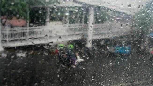 Musim Hujan Landa Jakarta, PSI Minta Pemprov DKI Bareng TNI AU Rutin Tebar Garam ke Awan