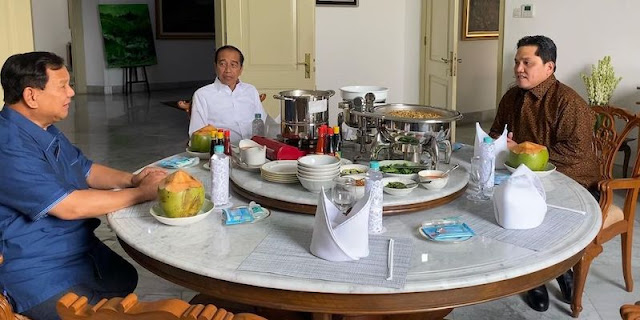 Presiden Jokowi saat bersama Prabowo Subianto dan Erick Thohir di Istana Bogor/Net