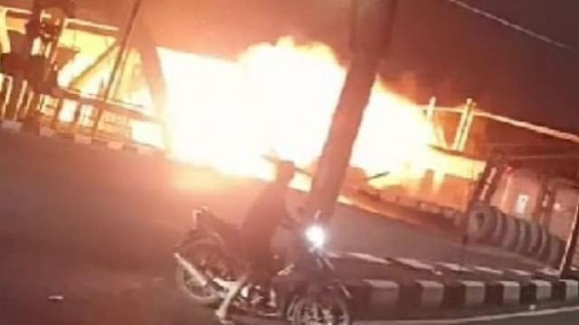 Kereta Api Tabrakan dengan Truk di Semarang (Istimewa)