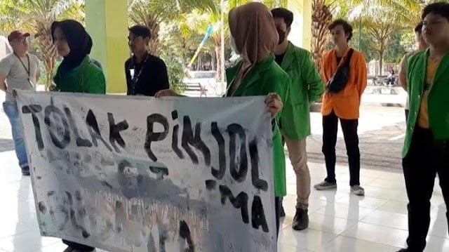 Ilustrasi pinjaman online. Kegiatan ospek di kampus UIN Surakarta disorot karena mewajibkan mahasiswa baru mendaftar pinjol.